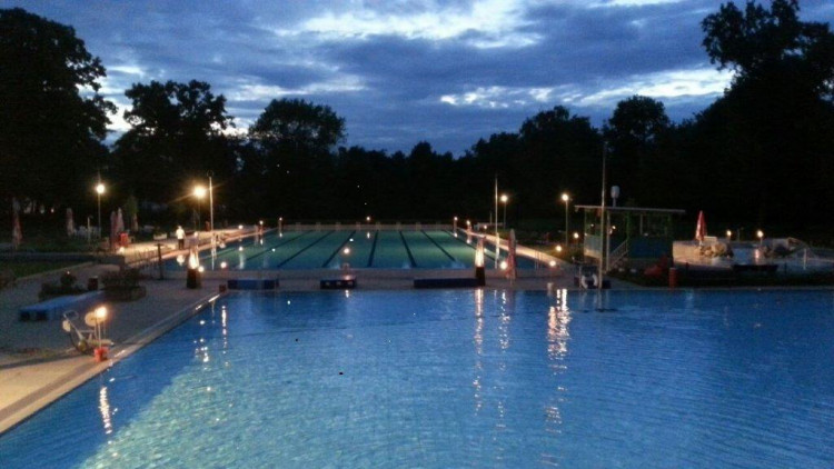 Nachtschwimmen im Parkbad Nord