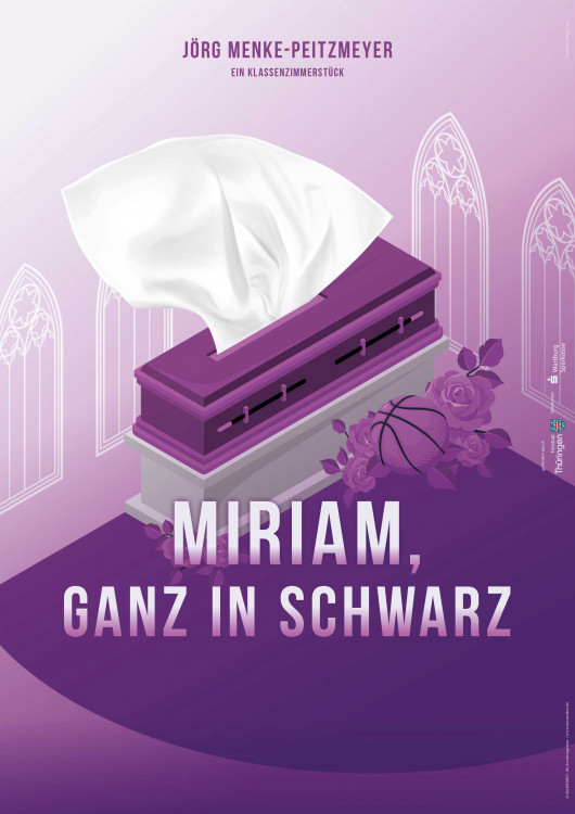 Miriam, ganz in schwarz